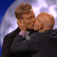 Conan kisses Patrick Stewart on the lips