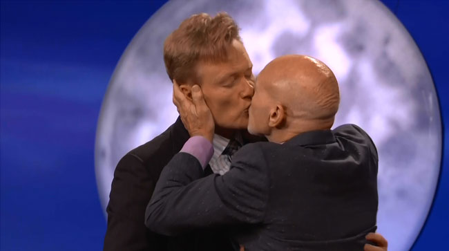 Conan kisses Patrick Stewart on the lips