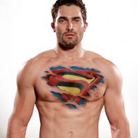 Supergirl castsTyler Hoechlin shirtless as Superman s logo
